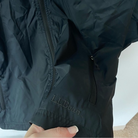 L.L. Bean | Women's Packable Casco Bay Windbreaker Size Medium - Picture 5 of 7